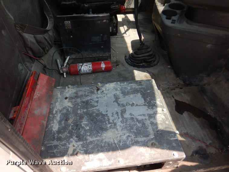 image for item DM7331 2000 International 5600i  ready mix truck