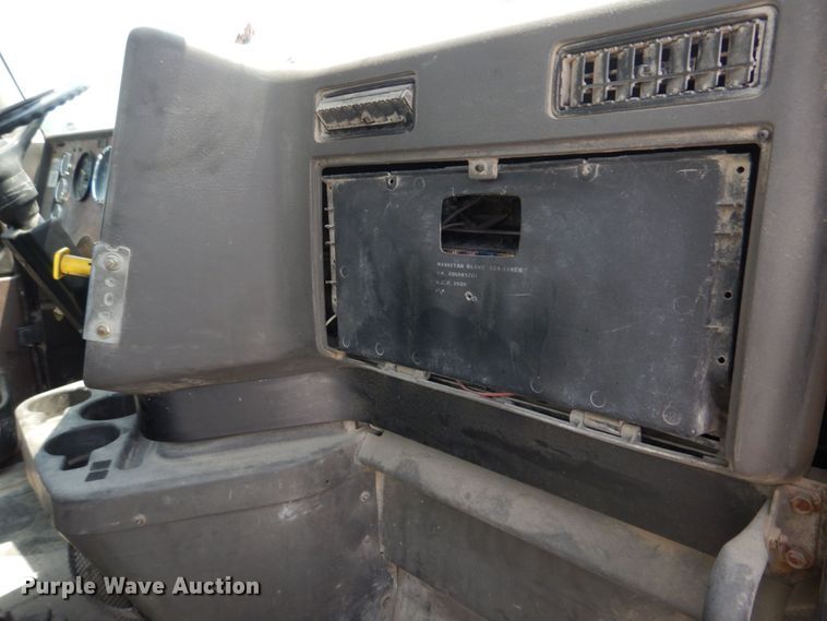 image for item DM7331 2000 International 5600i  ready mix truck