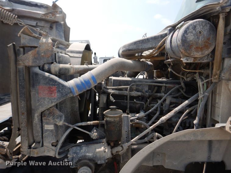 image for item DM7331 2000 International 5600i  ready mix truck