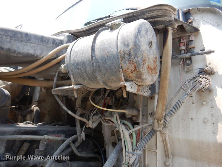 image for item DM7331 2000 International 5600i  ready mix truck