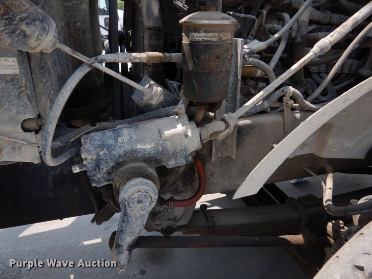 image for item DM7331 2000 International 5600i  ready mix truck