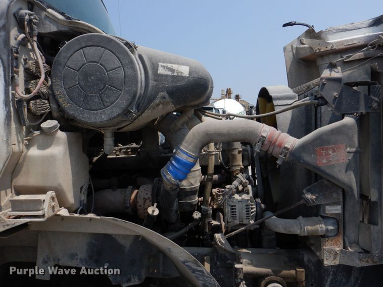 image for item DM7331 2000 International 5600i  ready mix truck