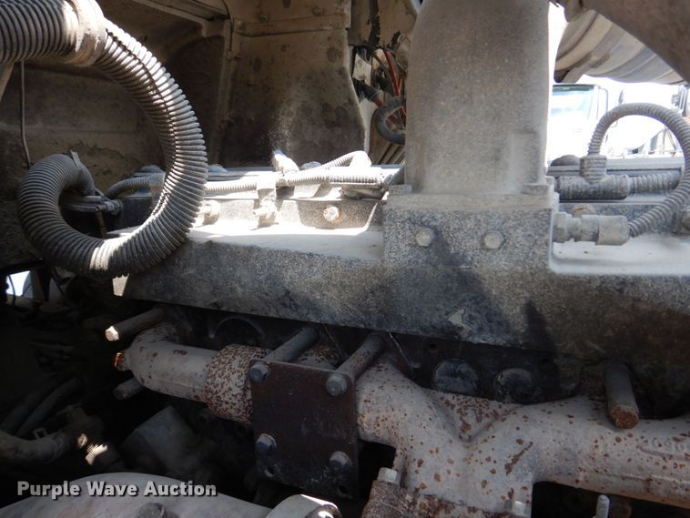 image for item DM7331 2000 International 5600i  ready mix truck