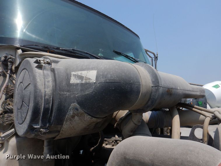 image for item DM7331 2000 International 5600i  ready mix truck