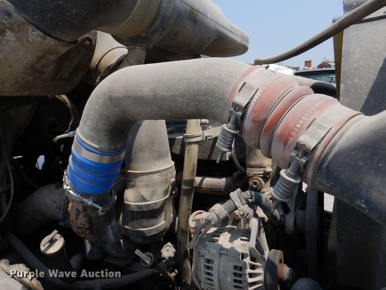 image for item DM7331 2000 International 5600i  ready mix truck