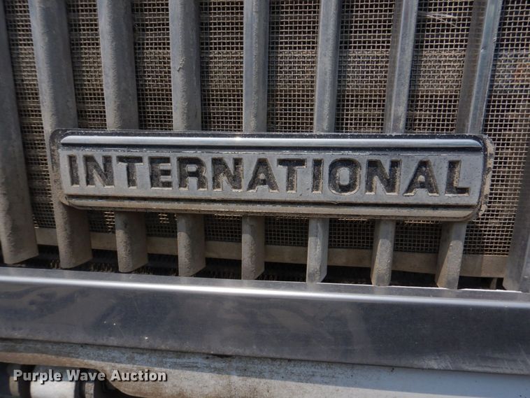 image for item DM7331 2000 International 5600i  ready mix truck