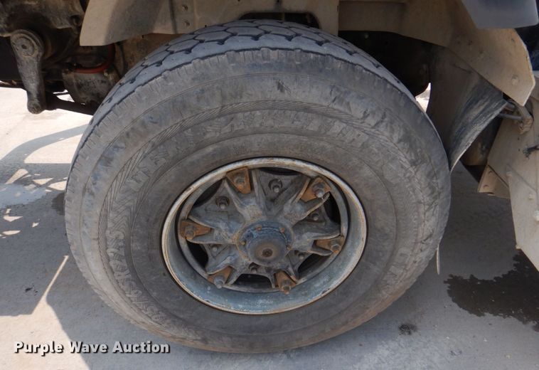 image for item DM7331 2000 International 5600i  ready mix truck