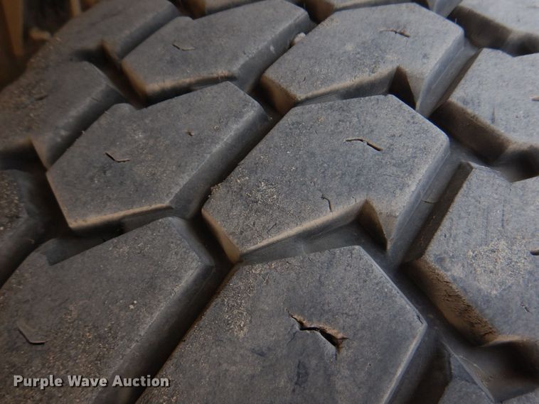 image for item DM7331 2000 International 5600i  ready mix truck