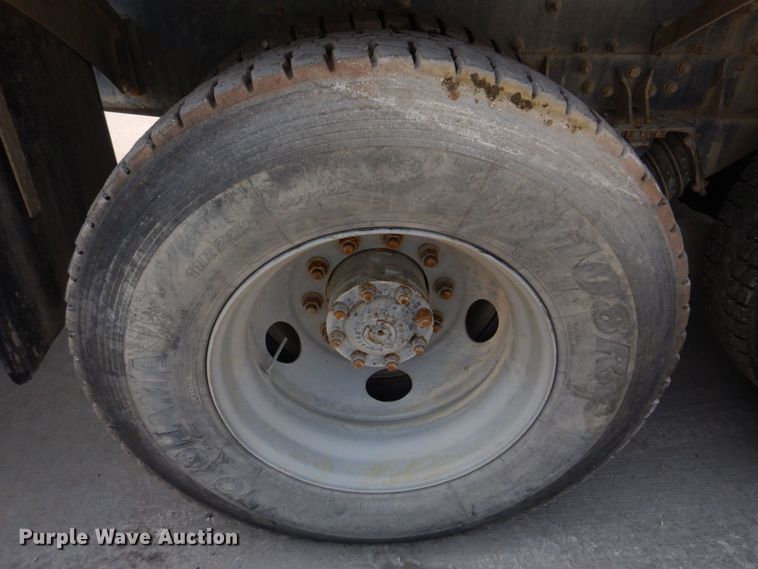 image for item DM7331 2000 International 5600i  ready mix truck