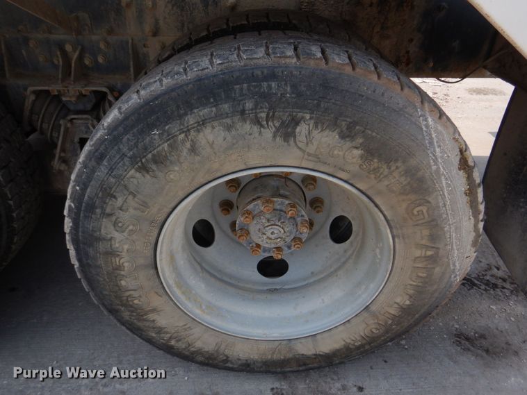 image for item DM7331 2000 International 5600i  ready mix truck