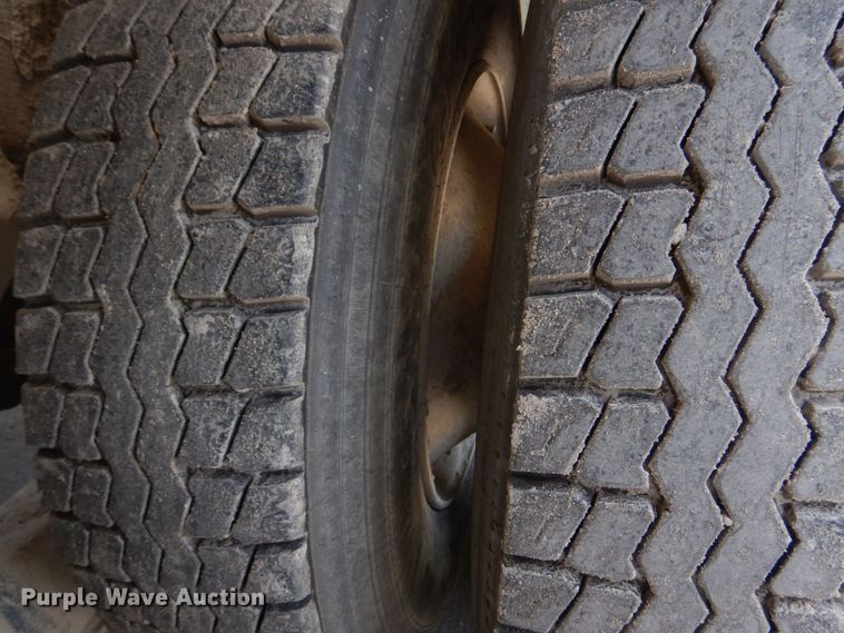 image for item DM7331 2000 International 5600i  ready mix truck