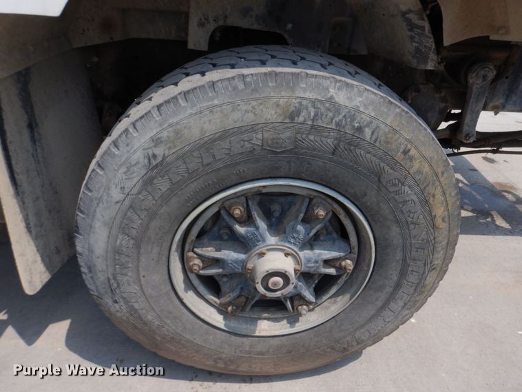 image for item DM7331 2000 International 5600i  ready mix truck