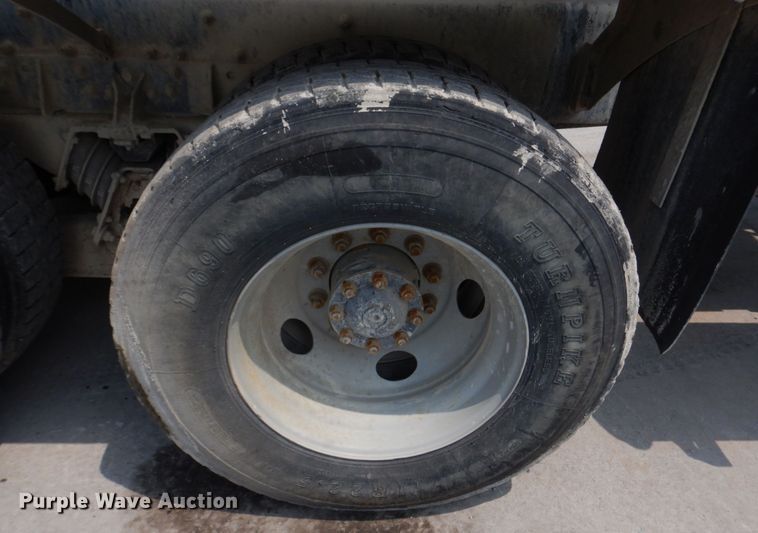 image for item DM7331 2000 International 5600i  ready mix truck