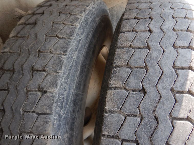 image for item DM7331 2000 International 5600i  ready mix truck