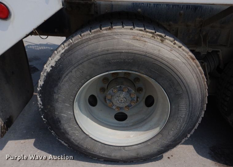 image for item DM7331 2000 International 5600i  ready mix truck