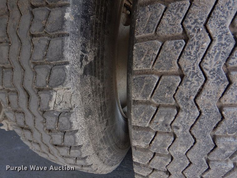 image for item DM7331 2000 International 5600i  ready mix truck