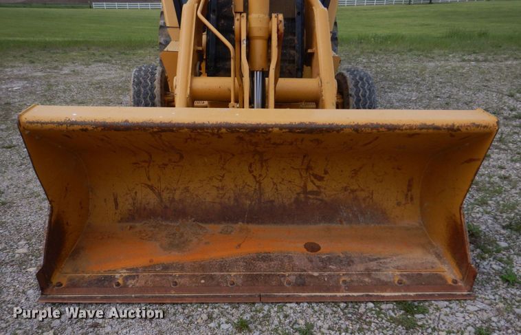 image for item DM7333 2004 Caterpillar 420D  backhoe