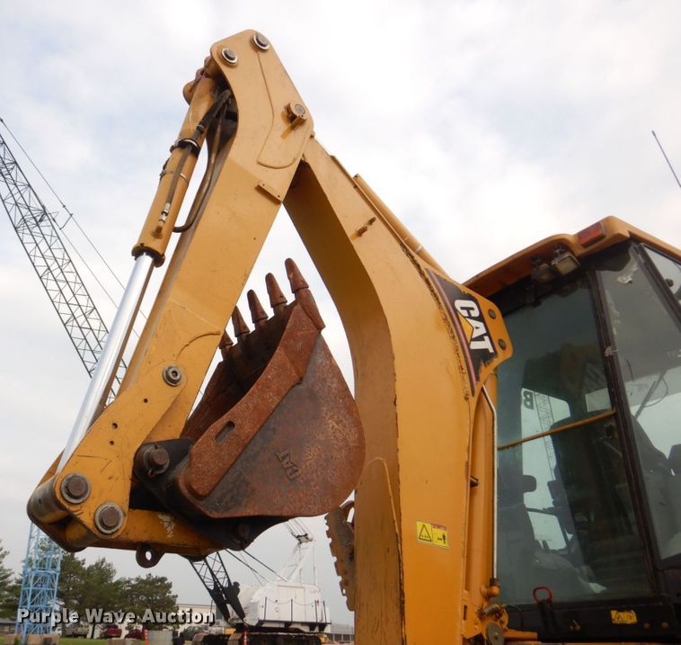 image for item DM7333 2004 Caterpillar 420D  backhoe