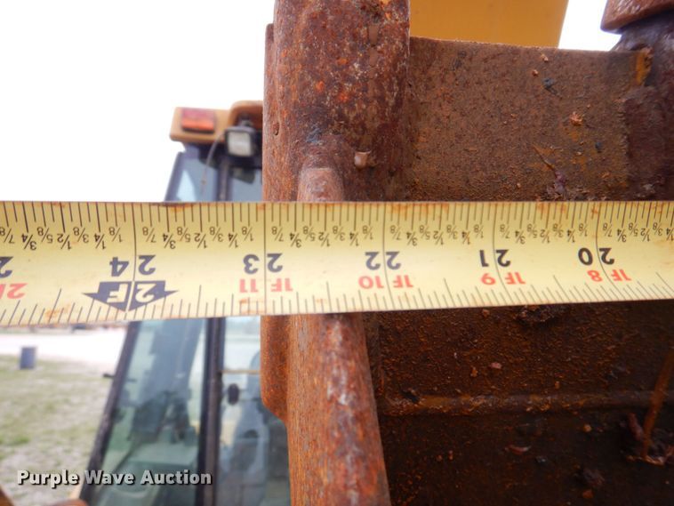 image for item DM7333 2004 Caterpillar 420D  backhoe