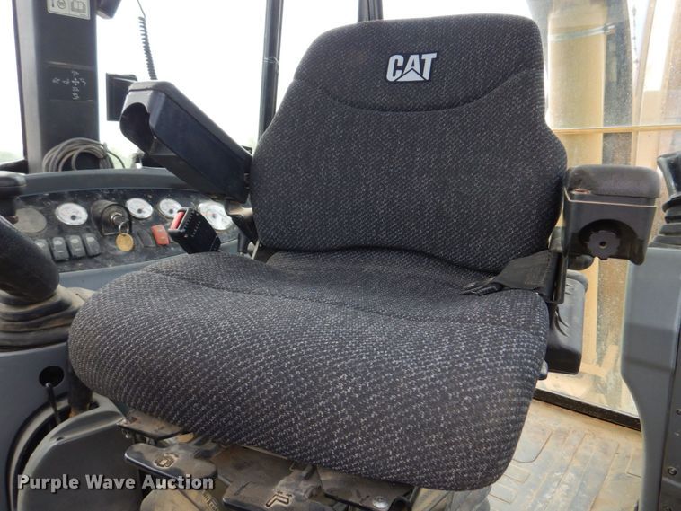 image for item DM7333 2004 Caterpillar 420D  backhoe