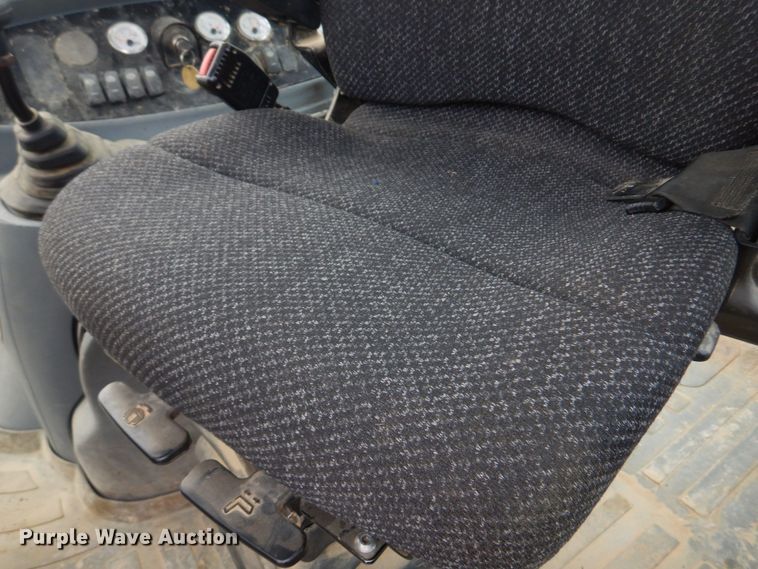 image for item DM7333 2004 Caterpillar 420D  backhoe