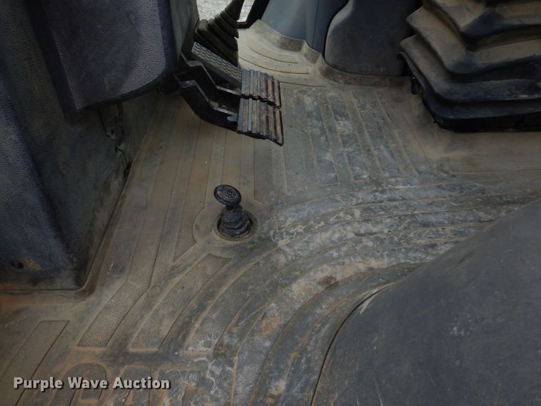 image for item DM7333 2004 Caterpillar 420D  backhoe