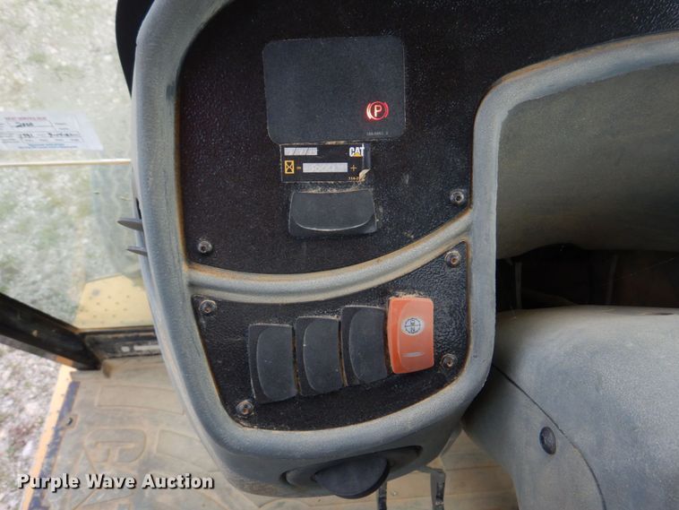 image for item DM7333 2004 Caterpillar 420D  backhoe