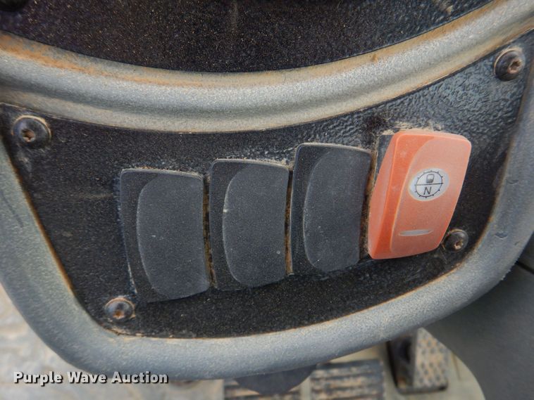 image for item DM7333 2004 Caterpillar 420D  backhoe