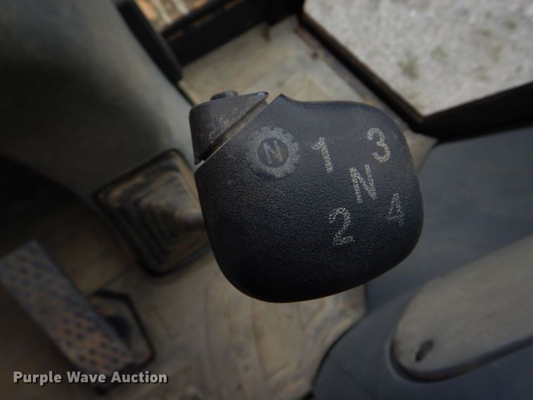 image for item DM7333 2004 Caterpillar 420D  backhoe