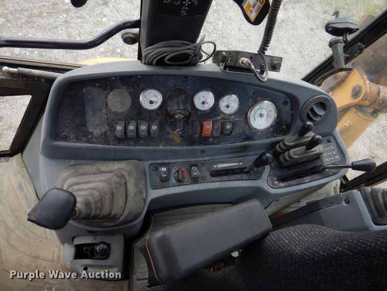 image for item DM7333 2004 Caterpillar 420D  backhoe