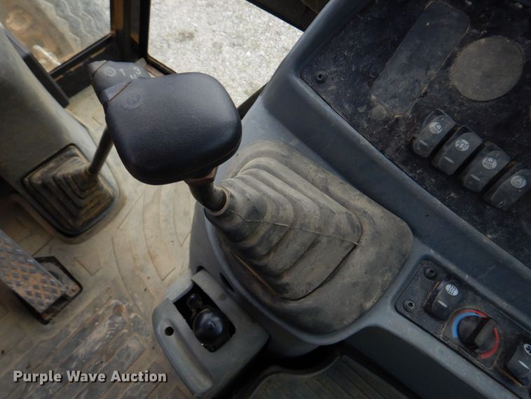 image for item DM7333 2004 Caterpillar 420D  backhoe