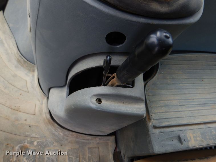 image for item DM7333 2004 Caterpillar 420D  backhoe