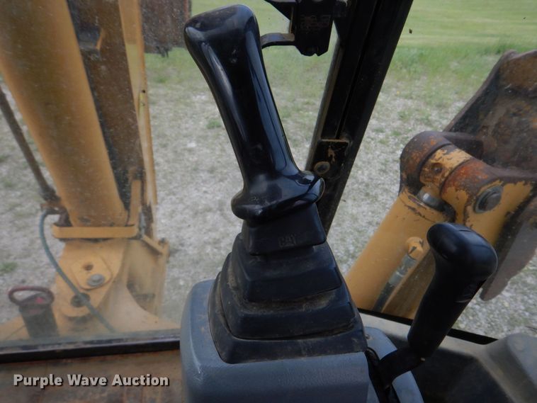 image for item DM7333 2004 Caterpillar 420D  backhoe