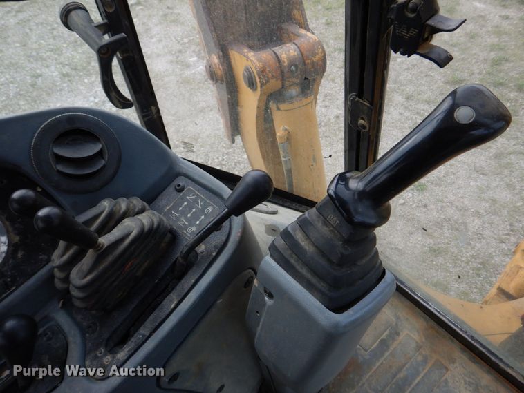 image for item DM7333 2004 Caterpillar 420D  backhoe