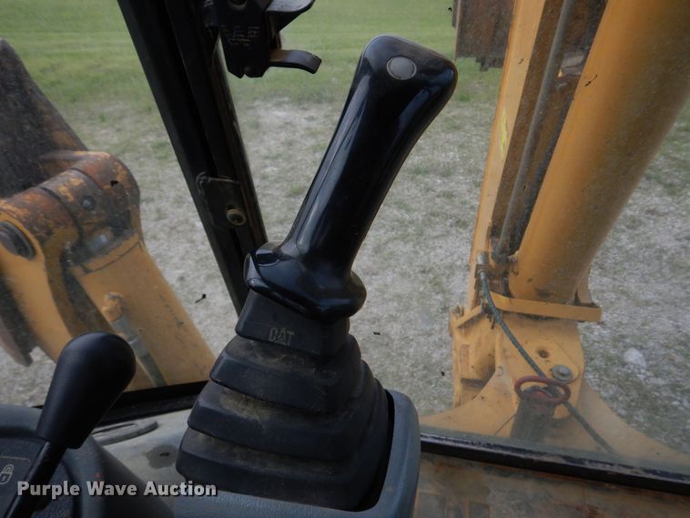 image for item DM7333 2004 Caterpillar 420D  backhoe
