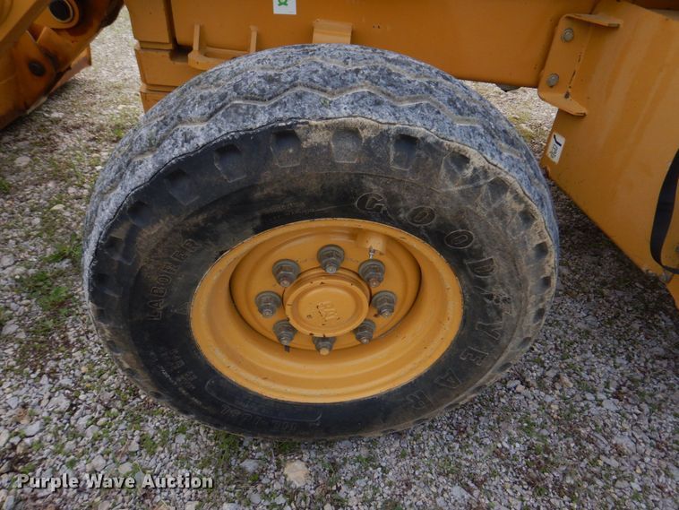 image for item DM7333 2004 Caterpillar 420D  backhoe