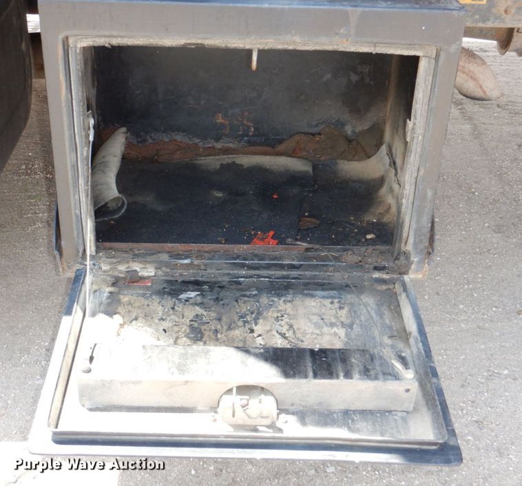 image for item DN7390 1995 GMC TopKick C6500  chipper truck