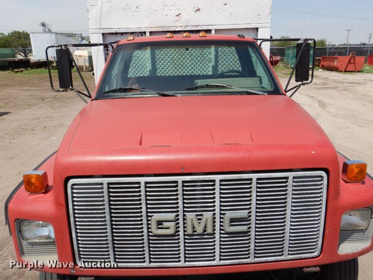 image for item DN7390 1995 GMC TopKick C6500  chipper truck