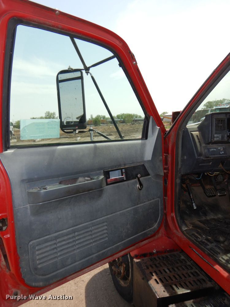 image for item DN7390 1995 GMC TopKick C6500  chipper truck