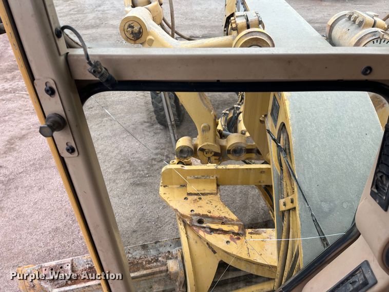 image for item DP4658 2003 Caterpillar 140H  motor grader