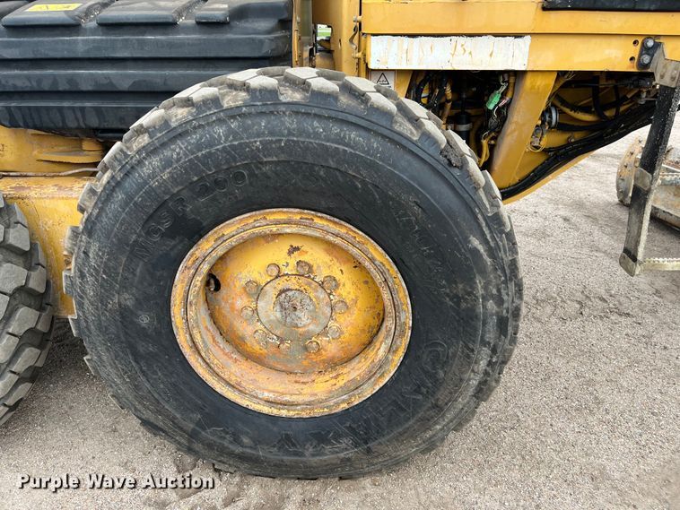 image for item DP4658 2003 Caterpillar 140H  motor grader