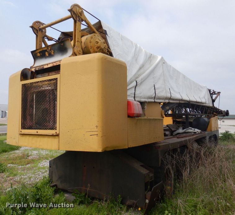 image for item DP5467 Lorain Moto-Crane 25H  crane