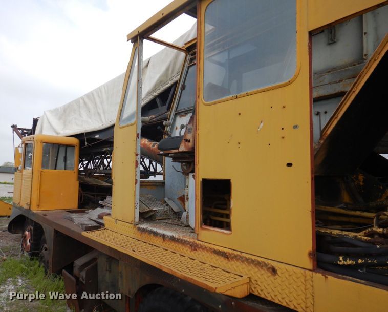 image for item DP5467 Lorain Moto-Crane 25H  crane