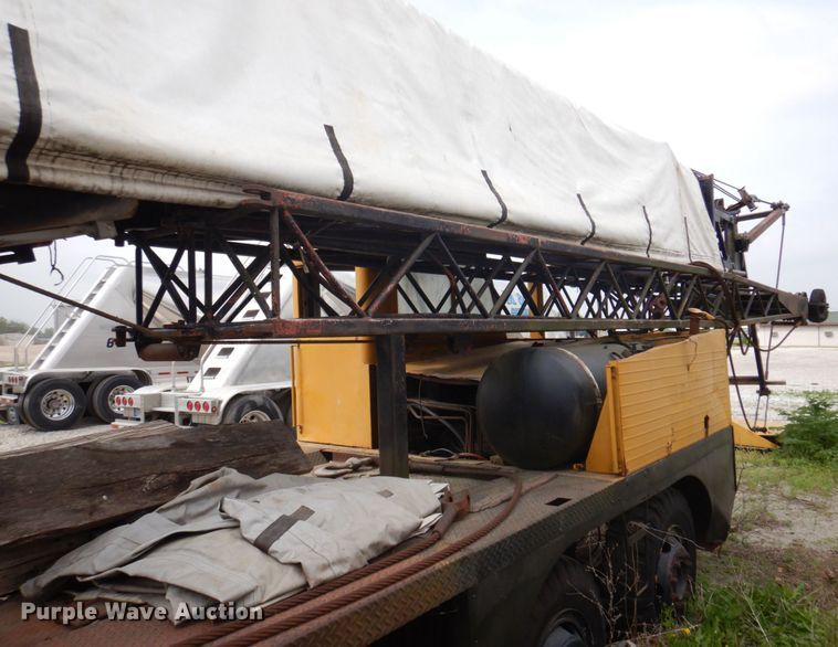 image for item DP5467 Lorain Moto-Crane 25H  crane