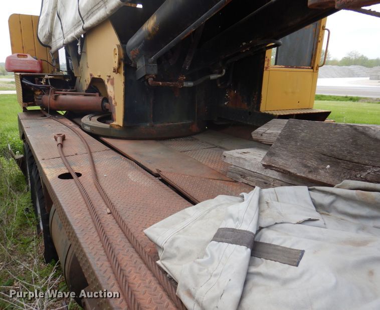 image for item DP5467 Lorain Moto-Crane 25H  crane