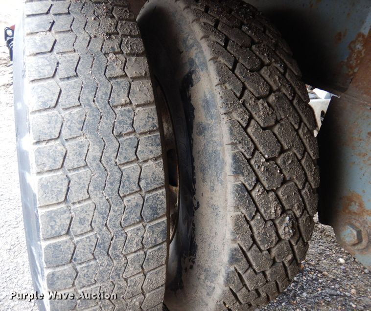 image for item DR0362 Smithco 2S-40-34  side dump trailer