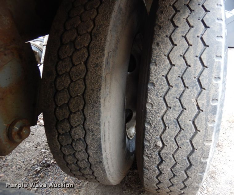 image for item DR0362 Smithco 2S-40-34  side dump trailer