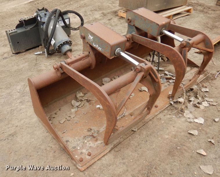 Bobcat grapple bucket in Shakopee, MN Item DR0371 sold Purple Wave