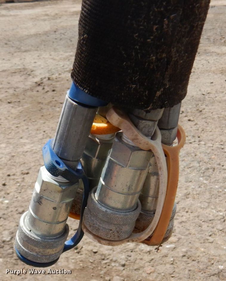 image for item DR0382 Kubota LA524  loader