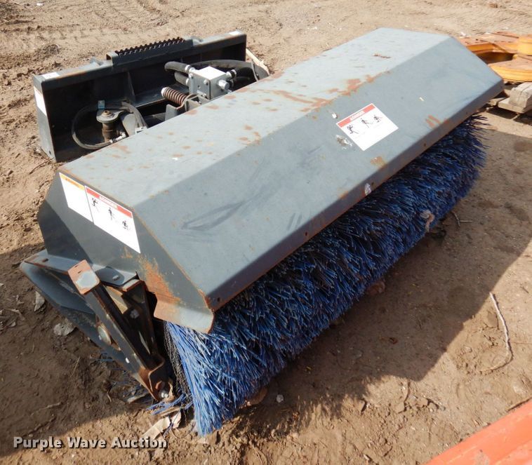 image for item DR0398 Virnig  skid steer broom